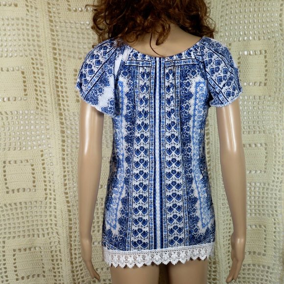 Absolutely Famous Top Size Small Blue and White Lace Yoke and Hem Trim Boho - Picture 3 of 6